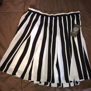 Vince Camuto knee length skirt
